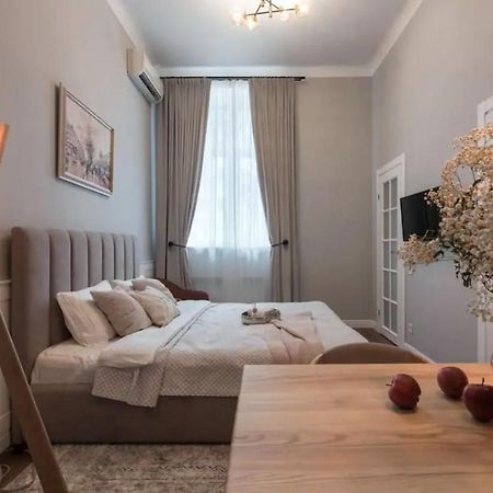 Ferienwohnung Hidden Gem With Its Own Private Entry At Lypky Kiew Exterior foto