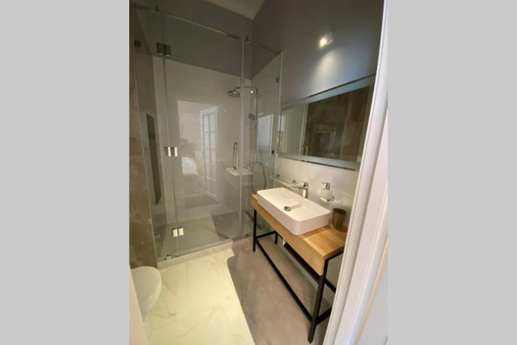 Ferienwohnung Hidden Gem With Its Own Private Entry At Lypky Kiew Exterior foto