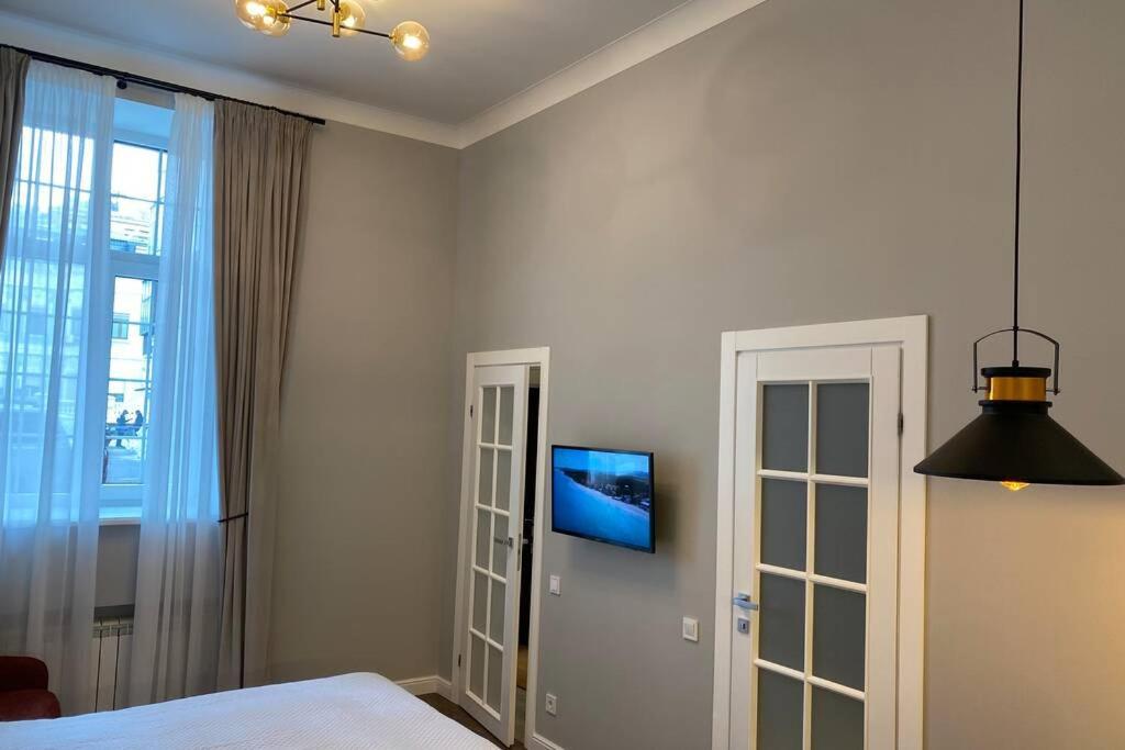 Ferienwohnung Hidden Gem With Its Own Private Entry At Lypky Kiew Exterior foto