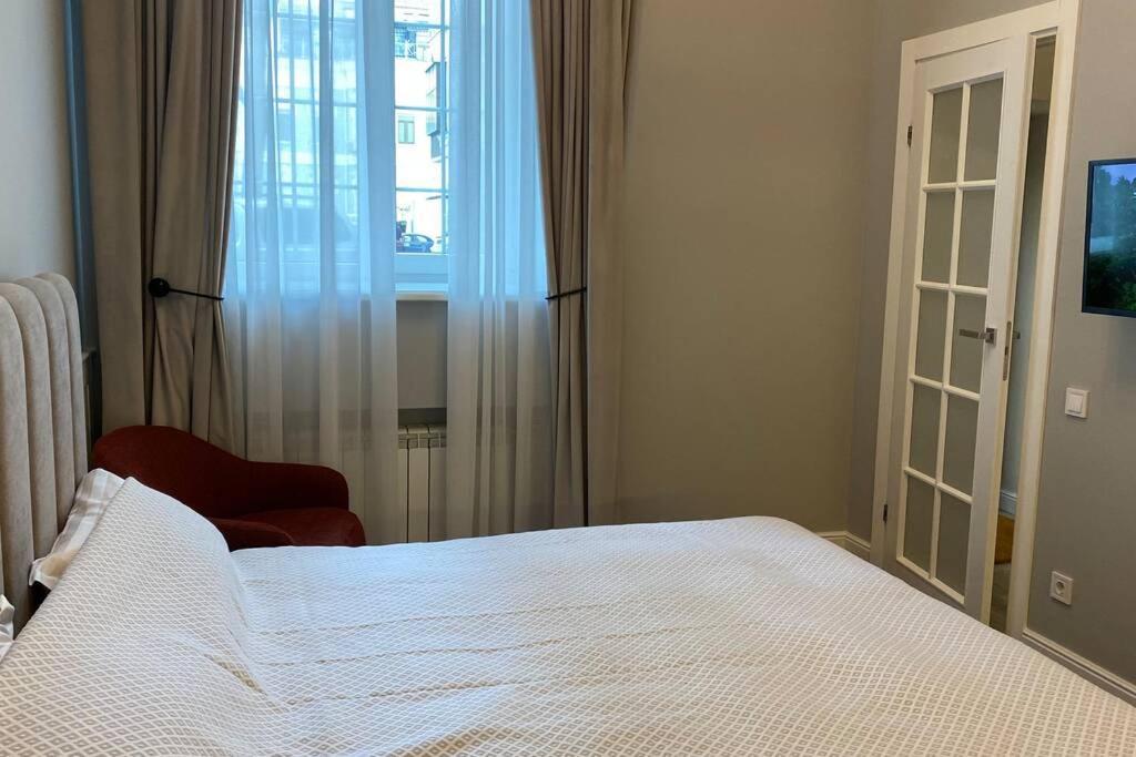 Ferienwohnung Hidden Gem With Its Own Private Entry At Lypky Kiew Exterior foto