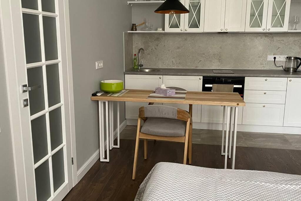 Ferienwohnung Hidden Gem With Its Own Private Entry At Lypky Kiew Exterior foto