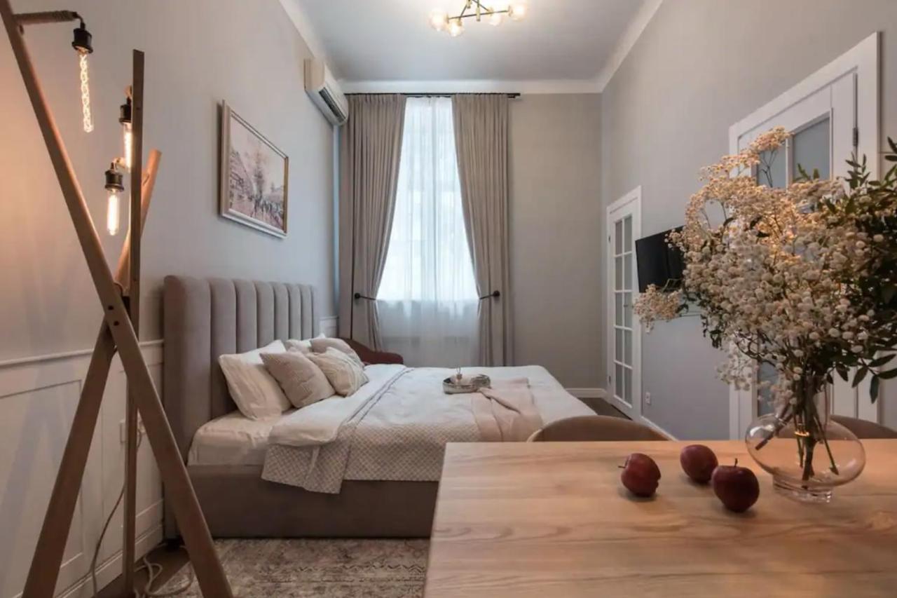 Ferienwohnung Hidden Gem With Its Own Private Entry At Lypky Kiew Exterior foto